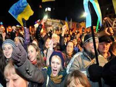 الاف الاشخاص يتظاهرون في العاصمة الاوكرانية كييف