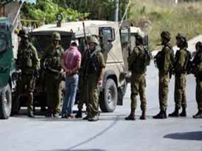 قوات الاحتلال تعتقل ثمانية فلسطينيين من بيت لحم بالضفة الغربية