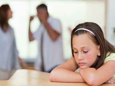 يترك العنف المنزلي أثارا سلبية بارزة على نفسية الأطفال