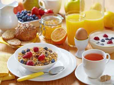 من المهم جداً تزويد وجبة الفطور بالبروتينات، وتناول وجبة فطور متكاملة