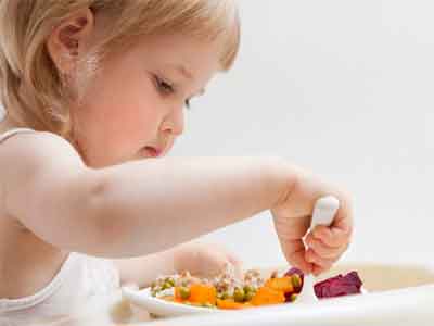 وجدت الدراسة أن الأطفال الذين أصيبوا بالحساسية قد تناولوا أطعمة صلبة في وقت مبكر 
