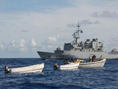 البحرية الإسرائيلية تعتقل 8 صيادين فلسطينيين 