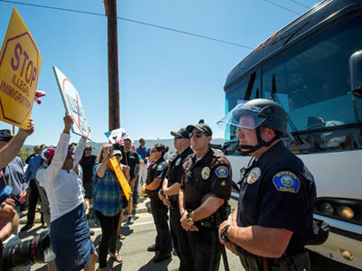 التظاهرات ضد العنف البوليسي تتفاقم في كاليفورنيا