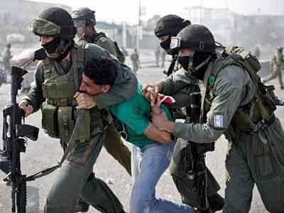 قوات الاحتلال الإسرائيلي تعتقل 14 فلسطينيا 