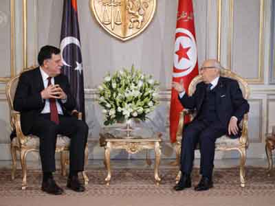 السراج يجري محادثات مع الرئيس التونسي في قصر قرطاج حول مستجدات الوضع السياسي في ليبيا 