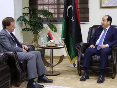 النائب أحمد معيتيق يلتقي سفير المملكة المتحدة لدى ليبيا 