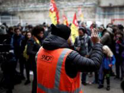 اشتباكات بين محتجين والشرطة في باريس 