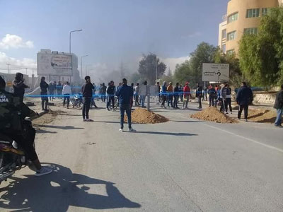 الجيش التونسي ينشر وحدات له في مدينة توزر إثر مواجهات بين محتجين وقوات الأمن