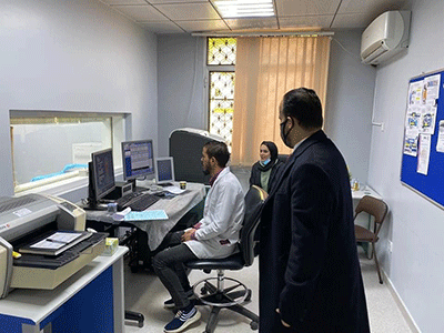 وزير الصحة يتفقّد أعمال تركيب جهاز المحاكاة المقطعي الجديد بالمركز الوطني لعلاج الأورام ببنغازي