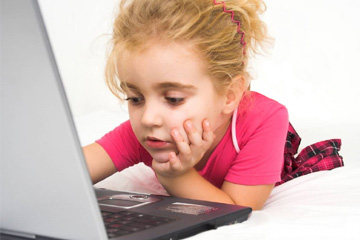 الطفل والكمبيوتر