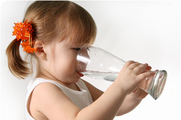الماء واهميته لحيوية ونشاط طفلك الجسدى والذهنى 