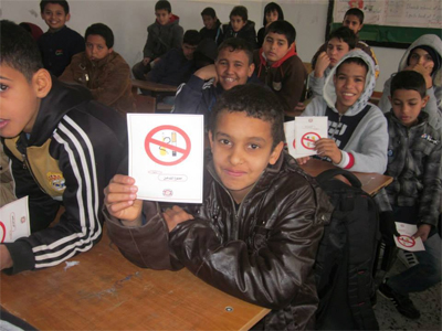 حملة توعية ضد التدخين بين الطلبة 