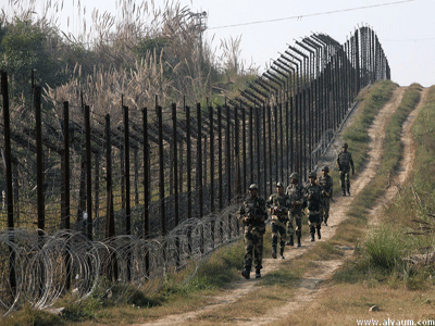 القوات الهندية والباكستانية تتبادلان اطلاق النارعبر الحدود