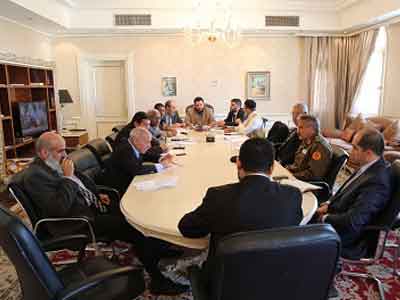 لجنة شؤون الأمن والدفاع بالمؤتمر الوطني العام تبحث الأوضاع الأمنية بالمنشآت والحقول النفطية  
