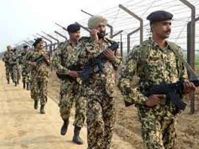  	تبادل إطلاق النار بين القوات الهندية والباكستانية عبر الحدود