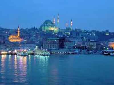 إيرادات تركيا السياحية تنخفض نحو 30% في 2016  