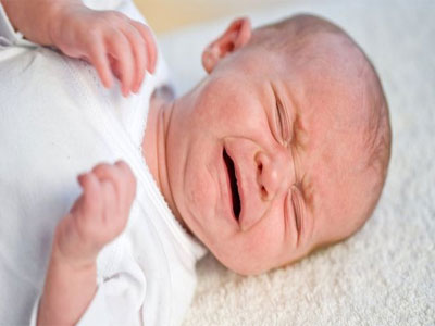 العلاج بالإبر الصينية يمكن أن يخفف من صراخ الأطفال الرضع