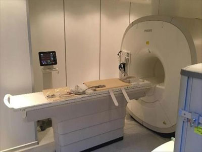 جهاز تصوير بالرنين المغناطيسي لصالح المعهد القومي لعلاج الأورام في مدينة مصراتة