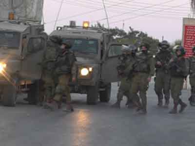 قوات الاحتلال تقتحم مدينة الخليل وتنصب حواجزعسكرية  