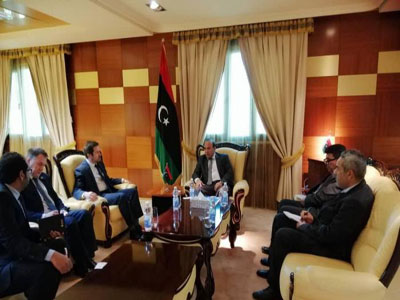 وكيل وزارة الاقتصاد والصناعة يبحث مع القائم بأعمال السفارة البريطانية في ليبيا مساهمة الشركات البريطانية في إعادة الإعمار 