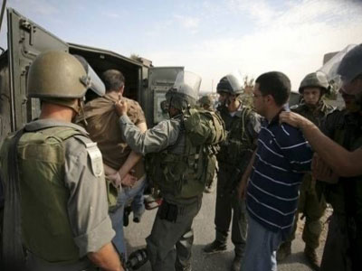 الاحتلال يعتقل خمسة شبان من اللبن الشرقية جنوب نابلس 