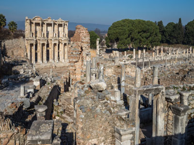 علماء آثار إيطاليون يكتشفون معبدا أثريا يعود إلى 2600 سنة تحت المنتدى الروماني