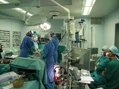 فريق طبي أميركي يجري عمليات قلب مفتوح للأطفال بمستشقى القلب بتاجوراء