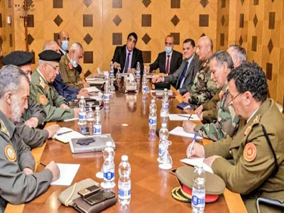 المجلس الرئاسي ورئيس الحكومة يبحثان مع لجنة ( 5+5 ) والقيادات العسكرية بالمنطقة الغربية توحيد الجيش الليبي 