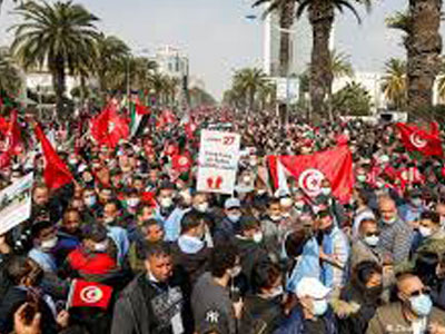 حزب النهضة في تونس يحشد أنصاره في الشوارع وسط أزمة سياسية واقتصادية حادة 