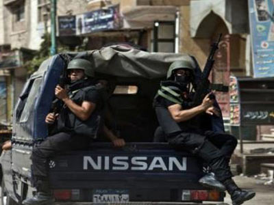 مقتل وإصابة سبعة من الشرطة في هجوم جنوب القاهرة