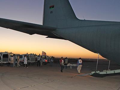وصول طائرات إلى مطار الكفرة على متنها أدوية وأغذية 