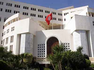 خلية الأزمة في تونس تقرر تكليف وفد رسمى بالسفر إلى ليبيا خلال الأيام القليلة القادمة  