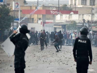 عشرات الجرحى وتوقيف 200 شخص بعد ليلة جديدة من المواجهات في تونس