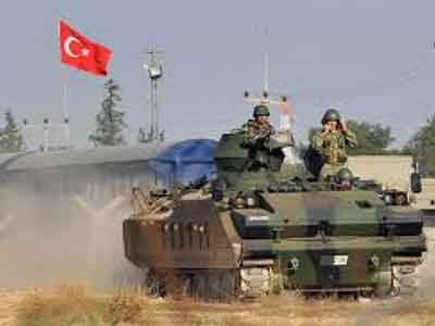 الجيش التركي يقصف مواقع الأكراد في عفرين السورية 