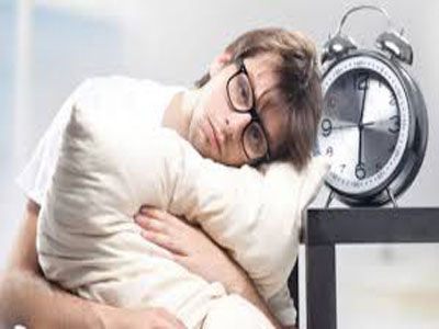 اضطرابات النوم عند منتصف العمر مرتبطة بتراجع الإدراك 