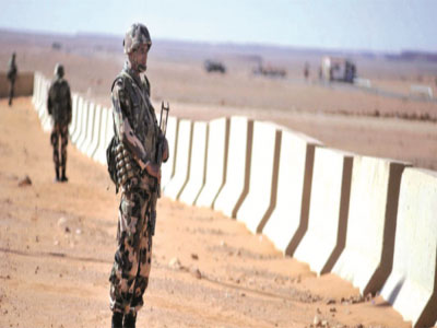 الجزائر تغلق حدودها الجنوبية أمام السوريين خشية تسلل فارين من مسلحي المعارضة 