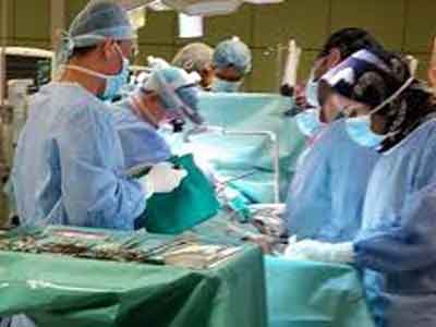 عملية جراحية ناجحة بمركز بنغازي الطبي تم خلالها استخراج جسم صلب من القصبة الهوائية 