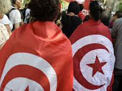 مئات التونسيين يتظاهرون بالعاصمة في تصعيد للاحتجاجات ضد الحكومة  
