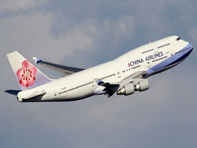 الصين تدعو لعدم السفر وتعيد حجوزات الطائرات كاملة للركاب