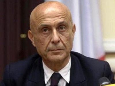 وزير الداخلية الإيطالي الاسبق يحذر من تداعيات “مدمرة” للازمة الراهنة بين الغرب وروسيا
