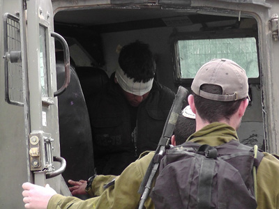  	قوات الاحتلال الإسرائيلي، تعتقل، مواطنا فلسطينيا