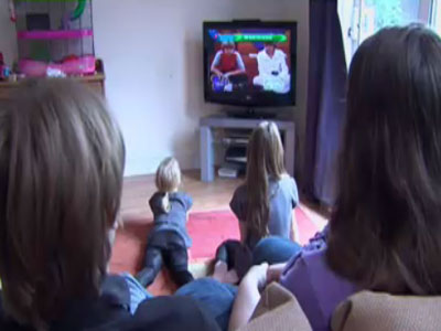 الأطفال الذين يشاهدون التلفزيون كثيرا يجعلهم أكثر عرضة لهشاشة العظام وكسرها