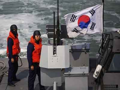 كوريا الجنوبية تطلق زورقا جديدا لمواجهة حوامات جارتها الشمالية 