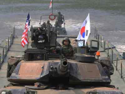مناورات امريكية كورية جنوبية ردا على اطلاق بيونغ يانغ صواريخ عابرة 