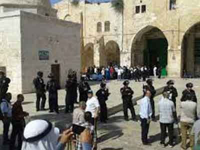 أكثر من 100 مستوطن يقتحمون المسجد الاقصى بالقدس  