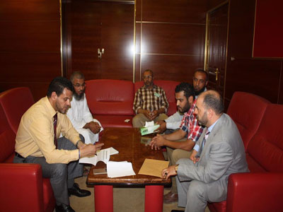 وكيل وزارة الصحة يجتمع مع رئيس وعضو المجلس المحلي بمنطقة العوينية