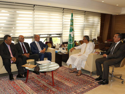المدير العام للمنظمة العربية للتربية والثقافة والعلوم يلتقي القائم بأعمال سفارة ليبيا لدى تونس 