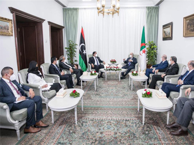 قمة ليبية – جزائرية ترتكز على التعاون الأمني في الجنوب الليبي واستئناف الرحلات الجوية  