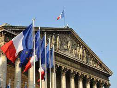 البرلمان الفرنسي يقر مشروع قانون الميزانية بأكثر من 20 مليار دولار متضمنا اجراءات لمواجهة ارتفاع الأسعار 