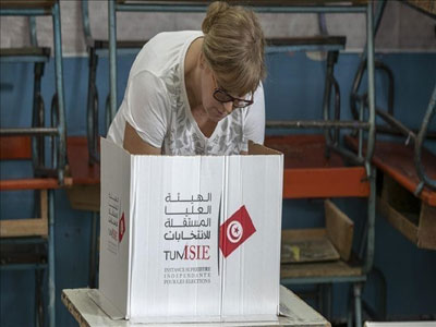 انطلاق عملية الاستفتاء على مشروع الدستور الجديد في تونس 